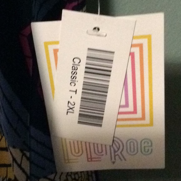 NWT LuLaRoe Classic Tee - Picture 3 of 3